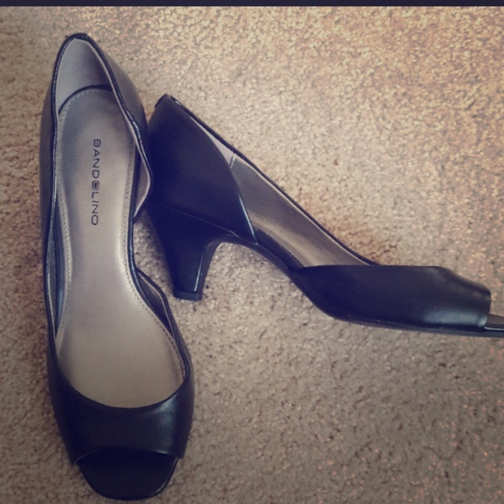 New Bandolino Peep Toe Kitten Heels